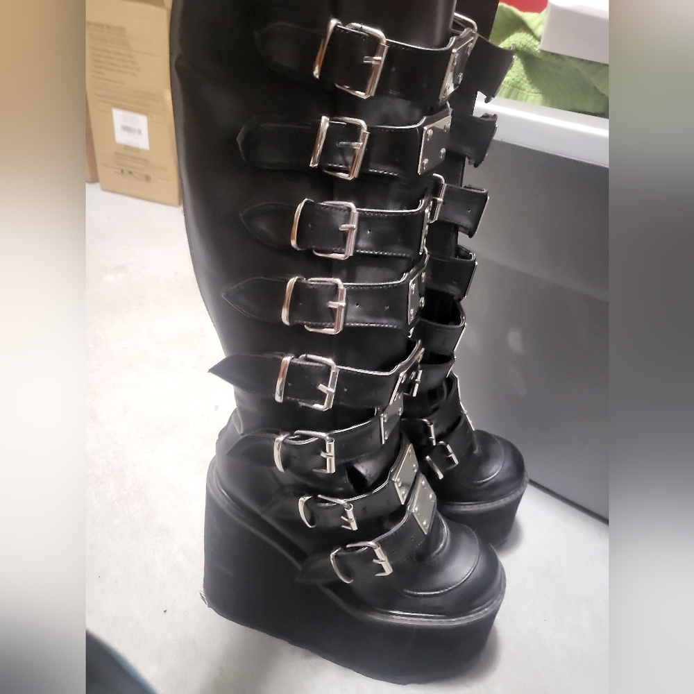 Demonia Swing 815 Boots Size 7